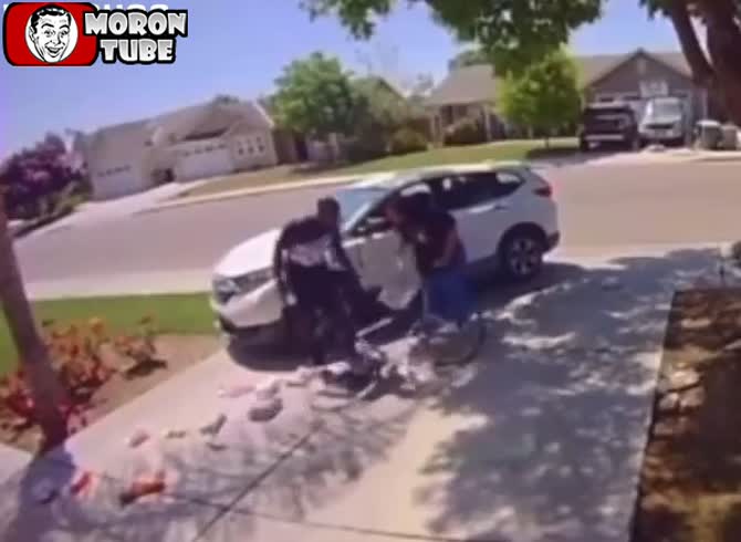 Video :A convenience store manager uses her vehicle to chase and run over a robber